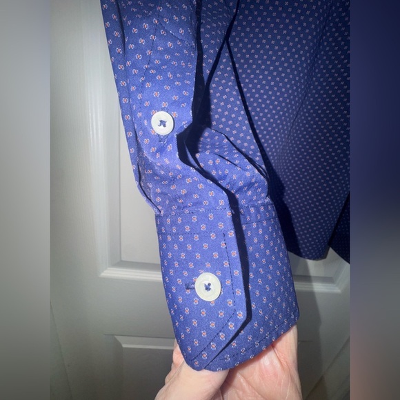 Bugatchi men's button down shirt. Blue with dotted design. NO SIZE TAG EUC - Picture 3 of 11